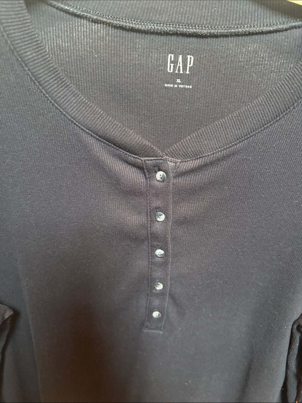 GAP Women's Black Long-Sleeve Henley Shirt - Picture 3 of 5